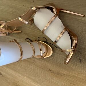 Elegant Rose Gold Strappy Heels size 8 NEW Liliana